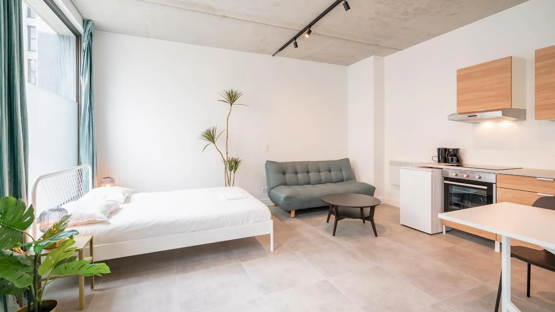 Opera Square Apartments In Antwerp Centre